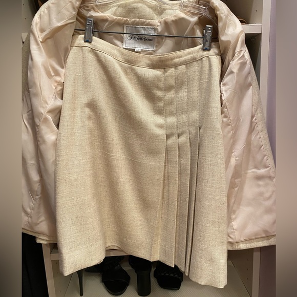 VINTAGE Saks skirt suit - Picture 3 of 8